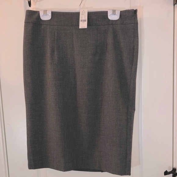New York & Company Dresses & Skirts - New York & Co ladies grey stretchy pencil skirt